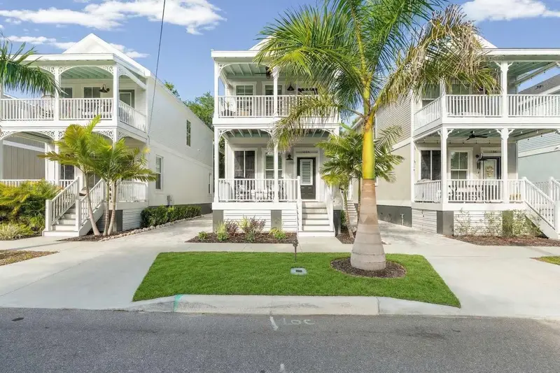 324 6th St E, FL
