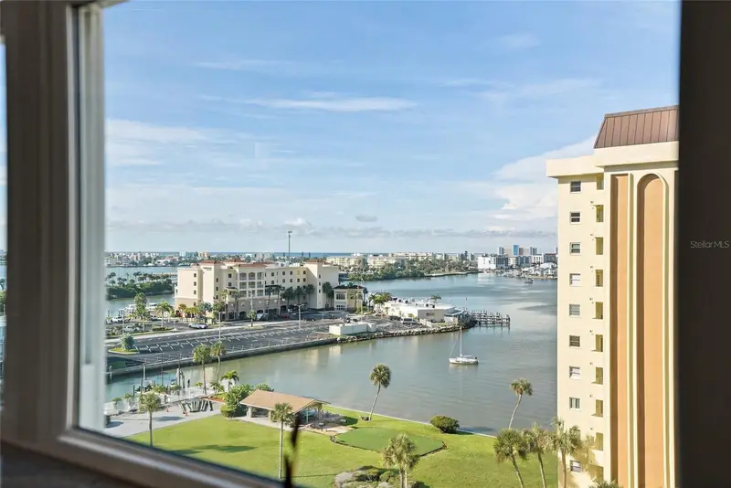 4550 Cove Cir #1009, FL