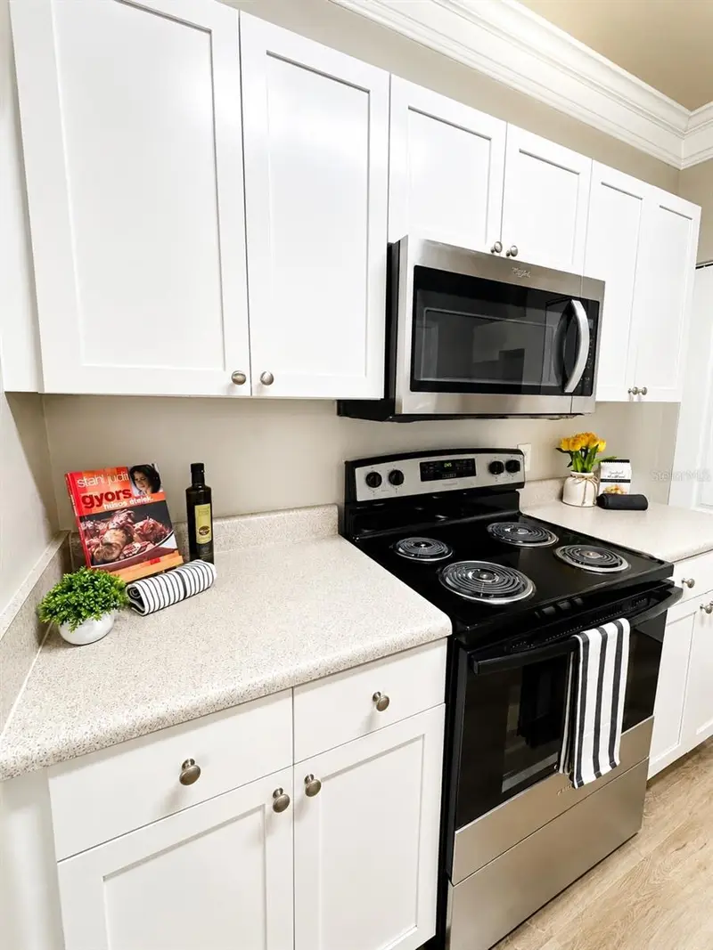 8813 Villa View Cir #204, FL