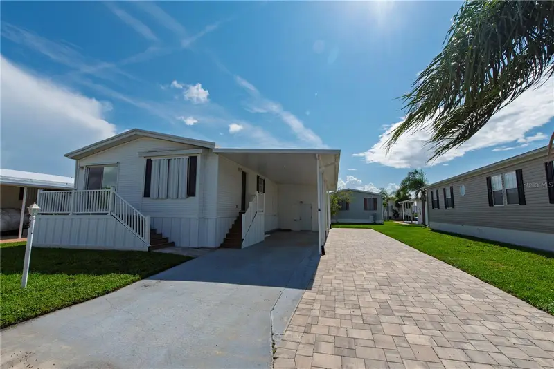 25 Copenhagen Ave, FL