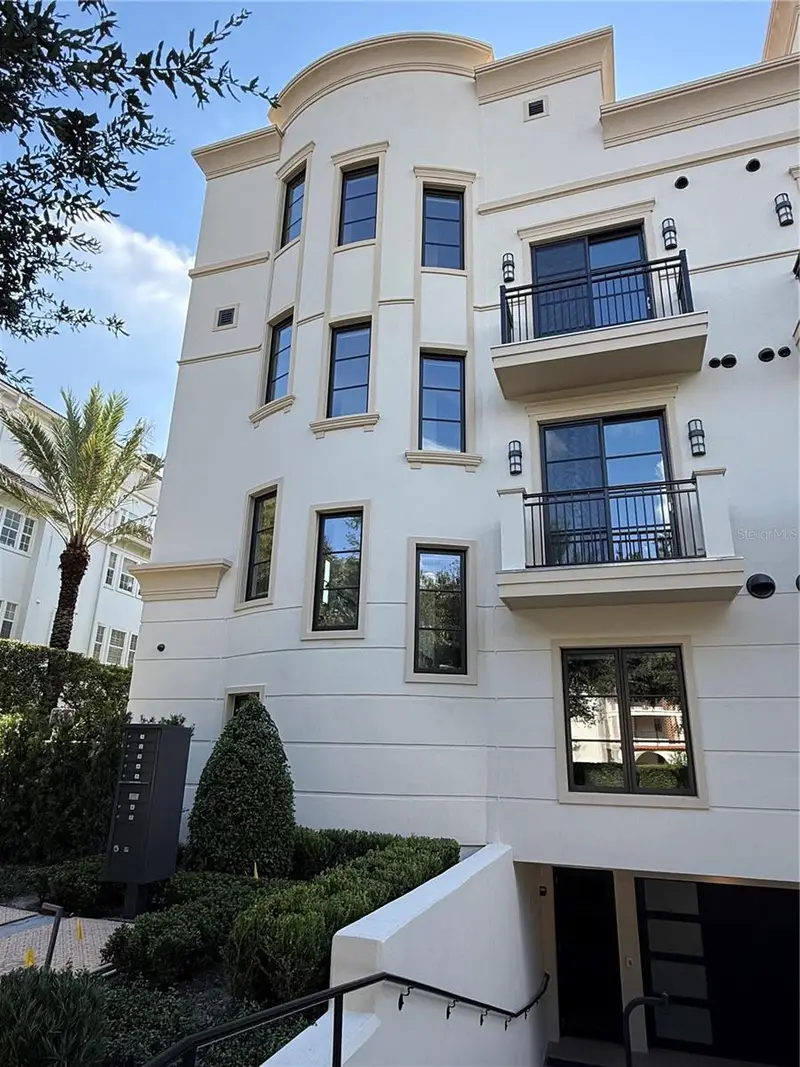 125 S Interlachen Ave #1, FL