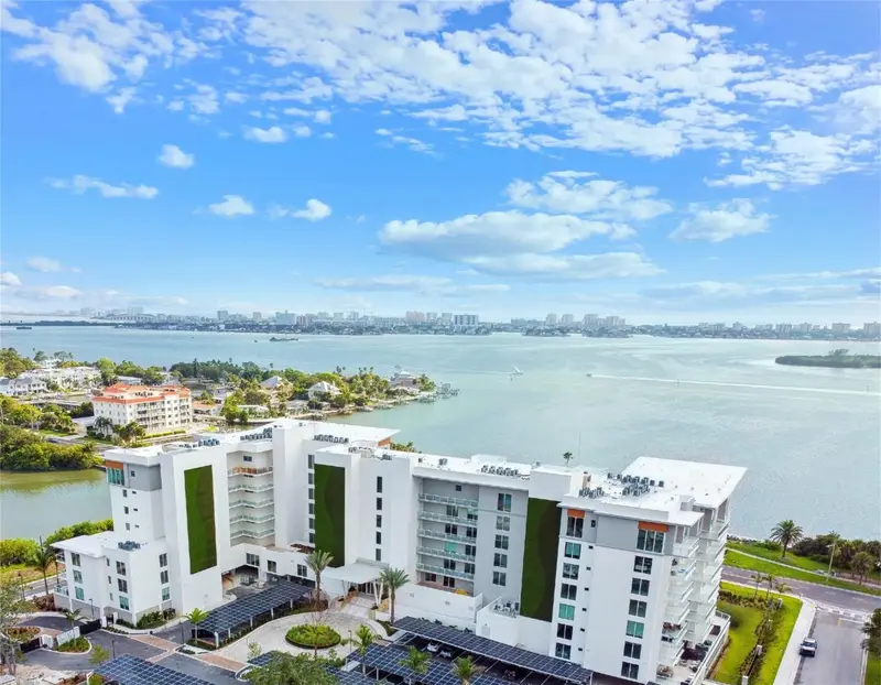 1020 Sunset Point Rd #512, FL