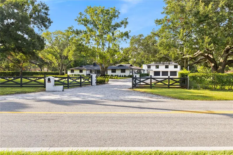 900 W Plant St, FL