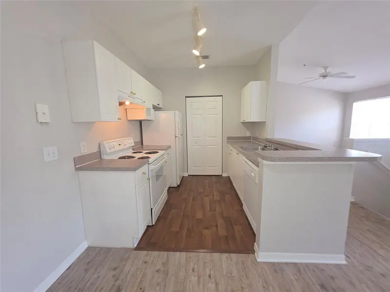 852 Grand Regency Pt #202, FL