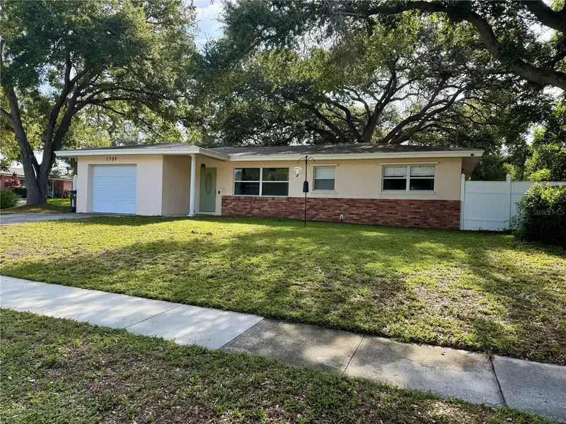 1709 Eaton Dr Ne, FL