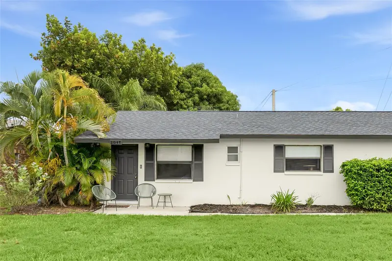 2047 & 2051 Fiesta Dr, FL
