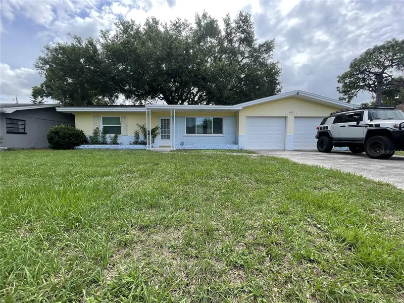 635 Deville Dr E, FL