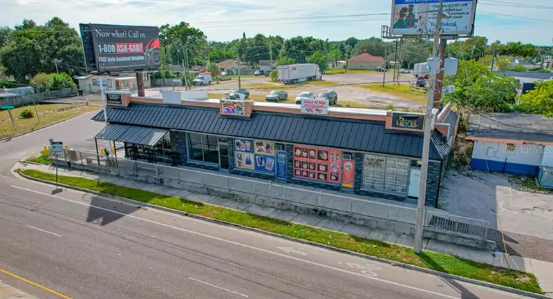 9002 N 40th, FL