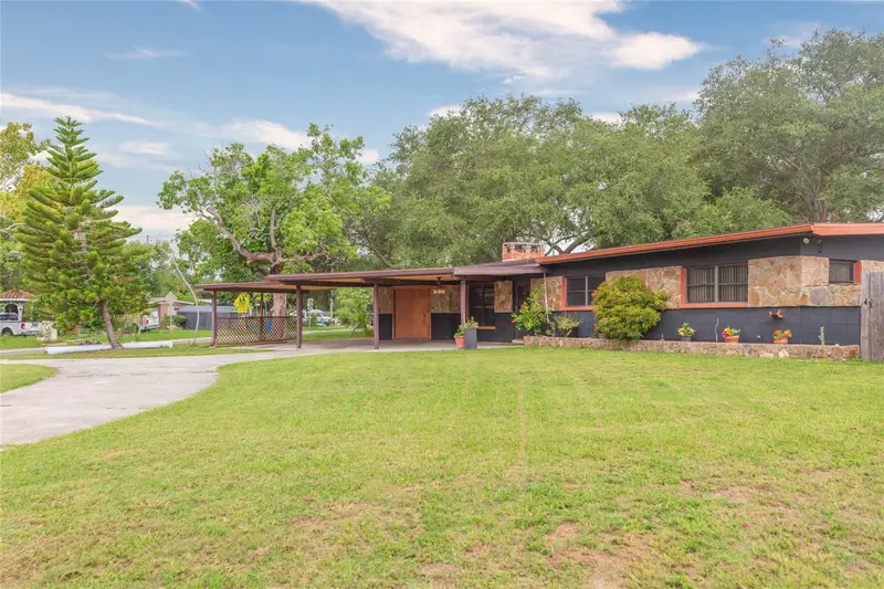 8813 Se Flame Vine Ave, FL