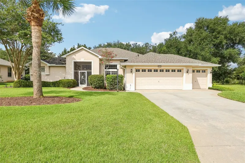 20554 Queen Alexandra Dr, FL