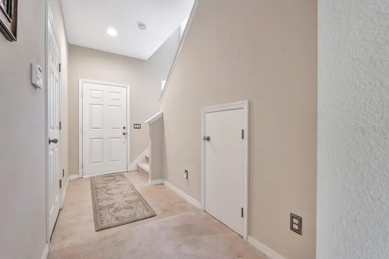 617 Pinebranch Cir, FL