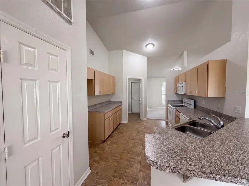 1038 Highland Crest Cir, FL