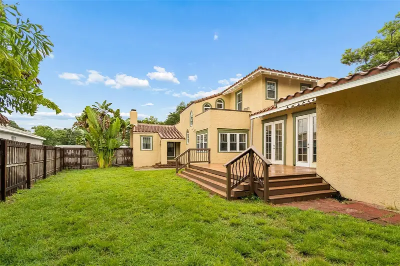 2518 Granada Cir E, FL