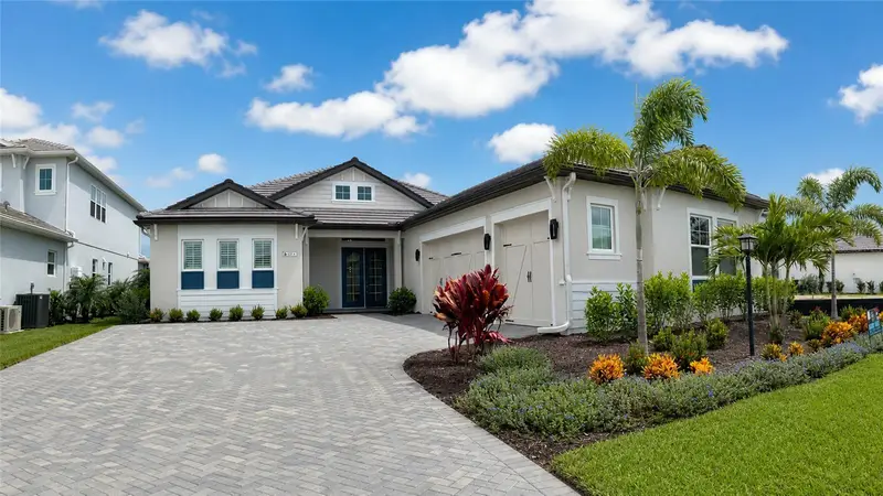 812 Blue Shell Loop, FL