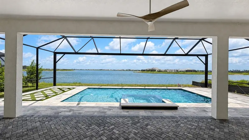 812 Blue Shell Loop, FL