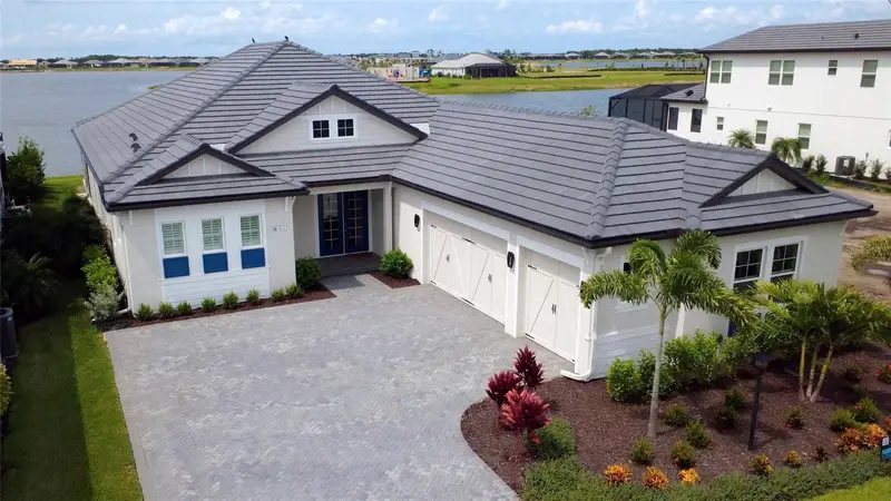 812 Blue Shell Loop, FL
