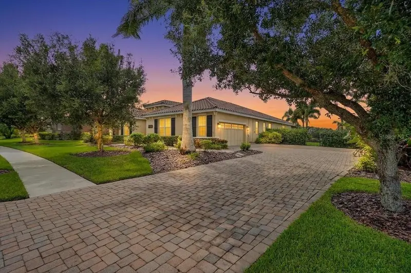 17009 1st Dr E, FL