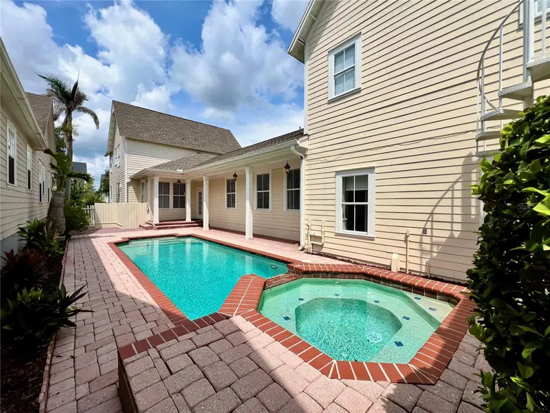 205 N Village St, FL