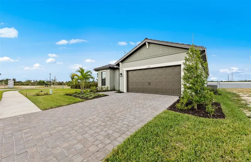 4415 Lakeside Grove, FL