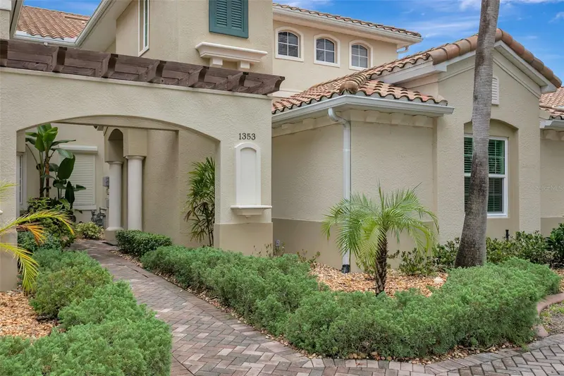 1353 Emerald Dunes Dr #0, FL