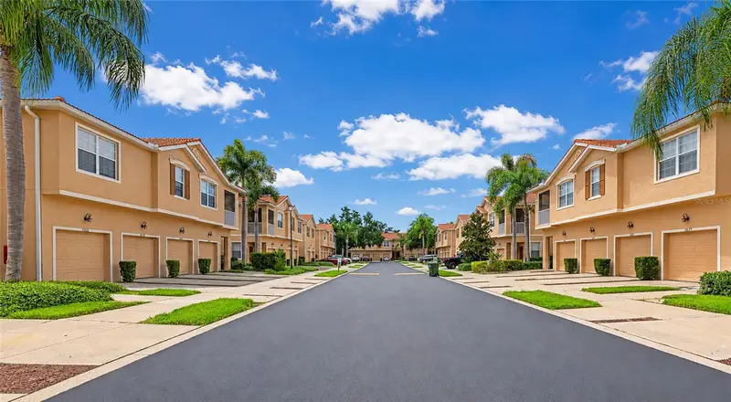 3426 Parkridge Cir #34-105, FL