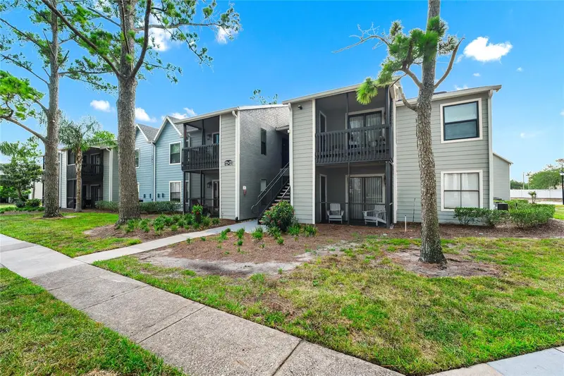 3740 Idlebrook Cir #102, FL