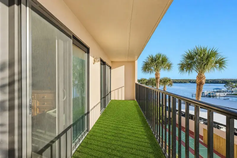 51 Island Way #311, FL