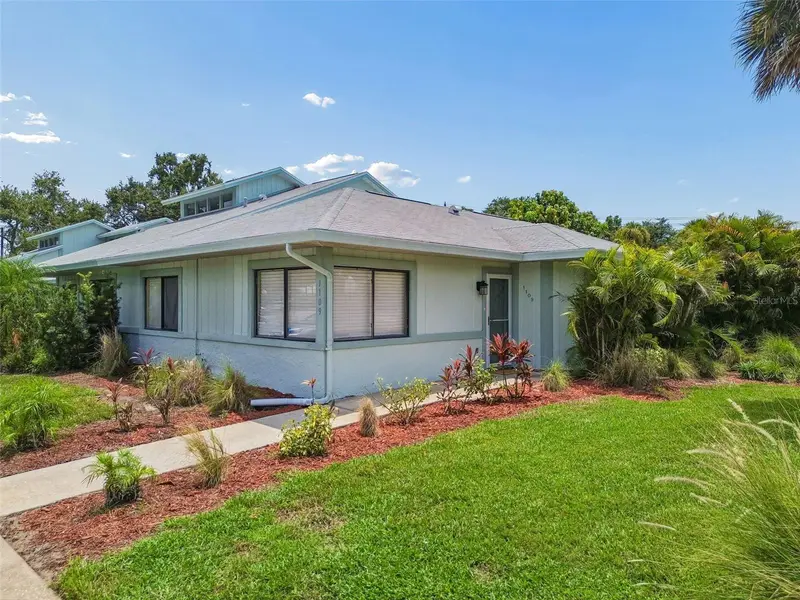 1109 Somerset Cir S, FL