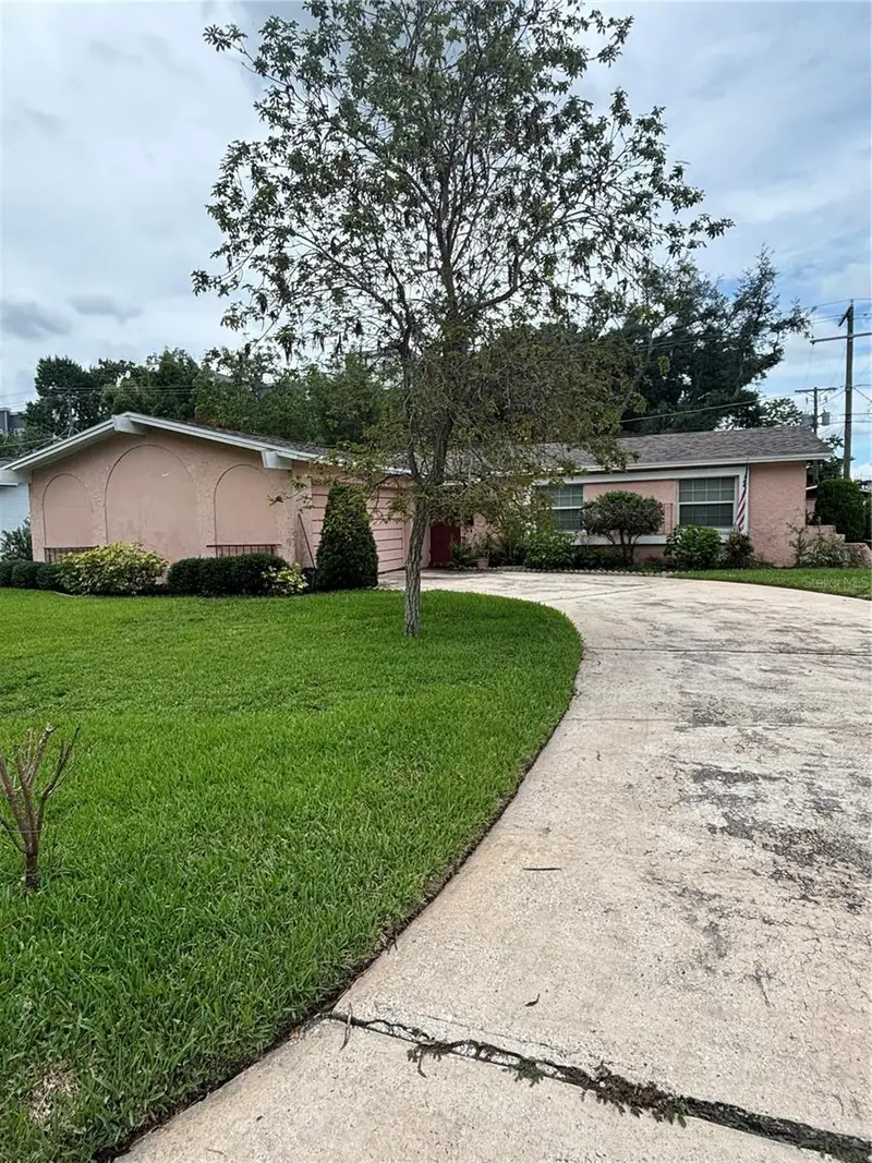 2709 E 122nd Ave, FL