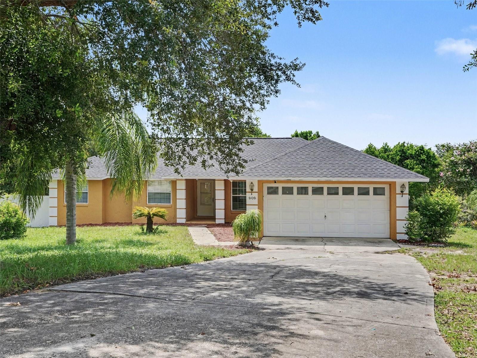 808 Chamberlain Loop, FL
