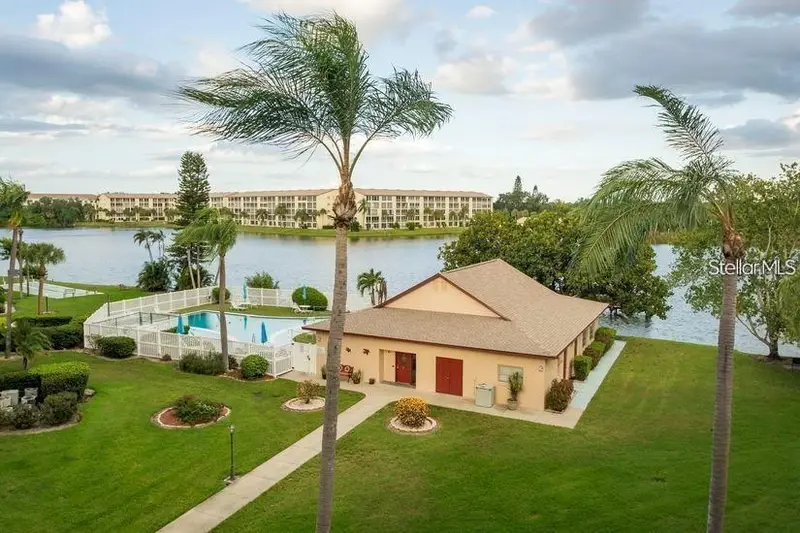 4135 Lake Bayshore Dr #504, FL