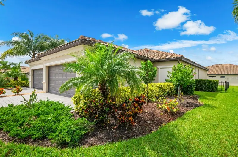 15949 Clear Skies Pl, FL