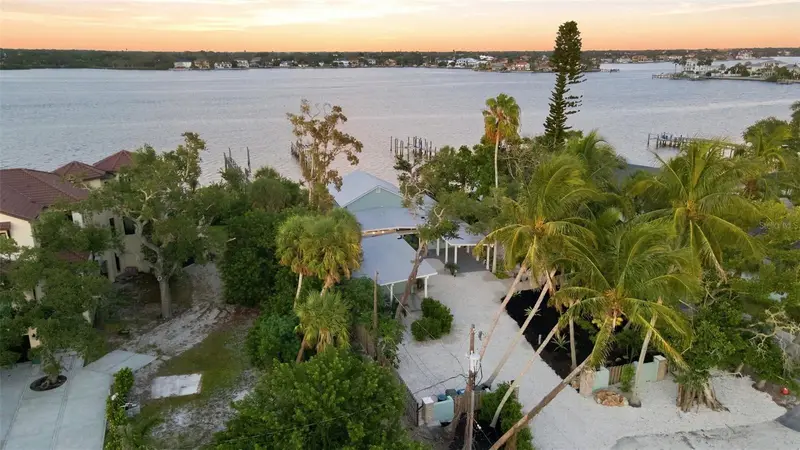 1275 Port Ln, FL
