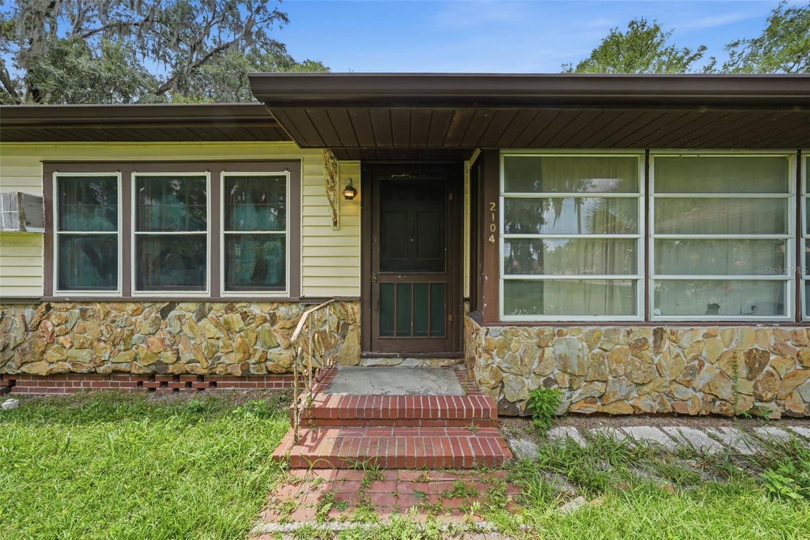 2104 Se Lake Weir Ave, FL