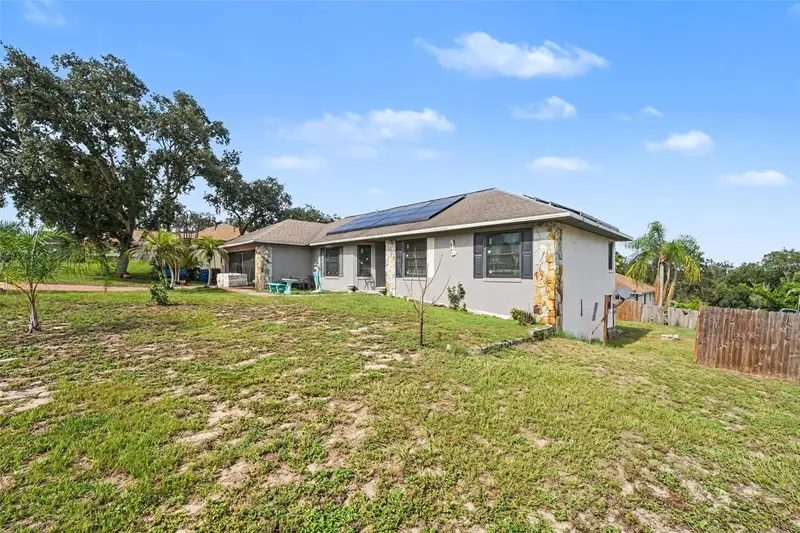 818 Cambridge Way, FL