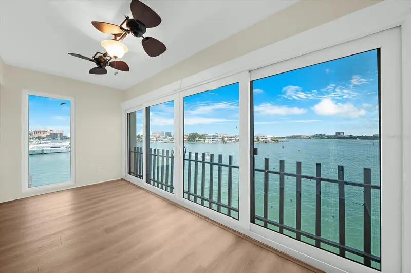 868 Bayway Blvd #307, FL