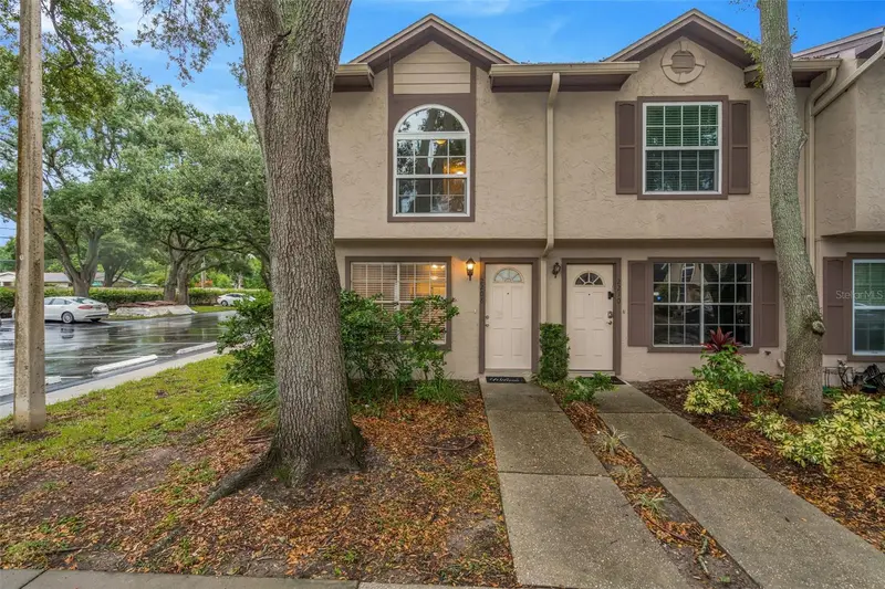 2208 Fletchers Point Cir, FL