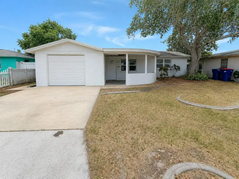 3303 Eisenhower Dr, FL