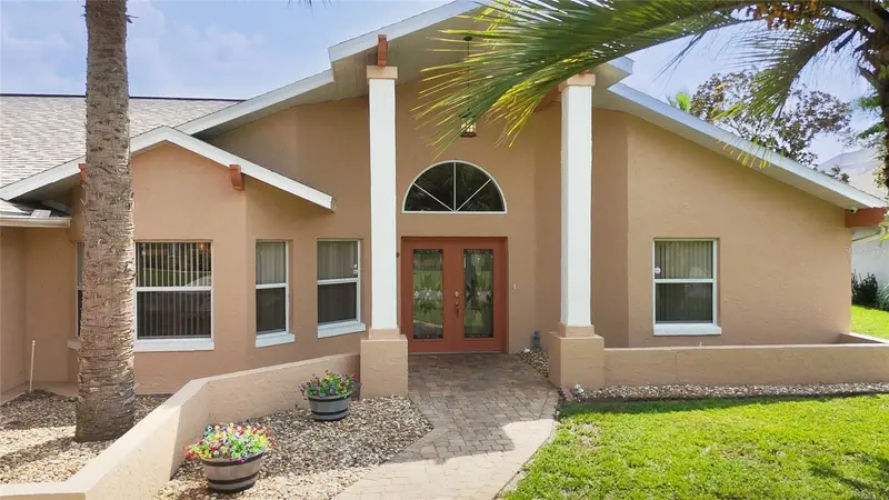 38 Westmount Ln, FL
