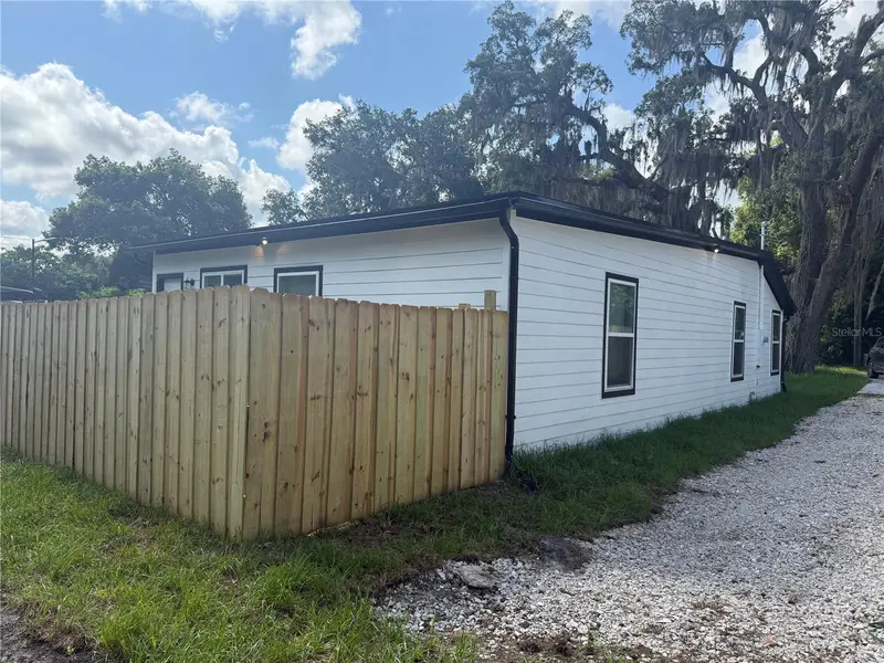 225 E Warren Ave, FL