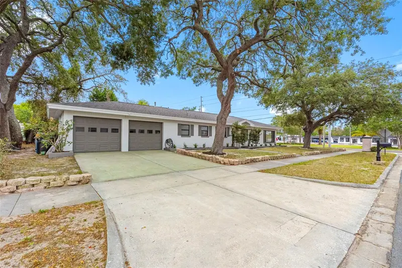 1005 Apache Trl, FL
