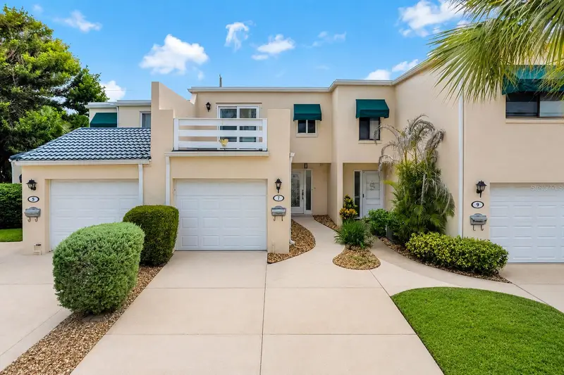 7 Emerald Ct, FL