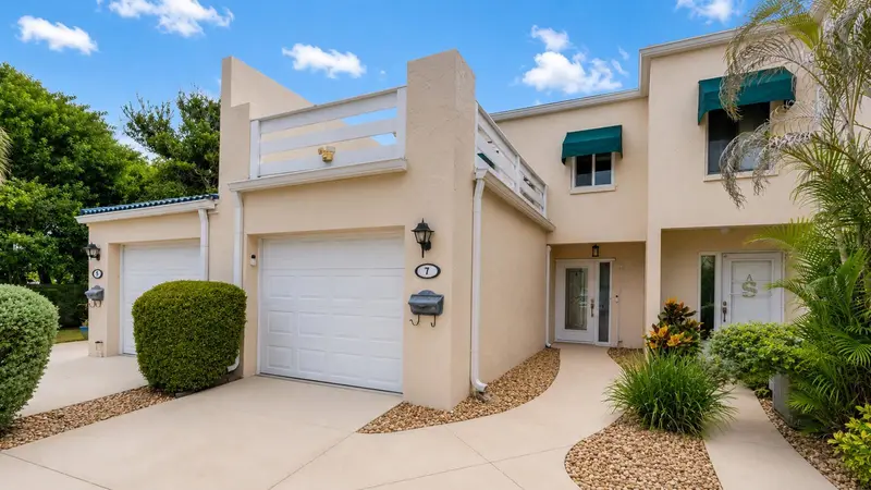 7 Emerald Ct, FL