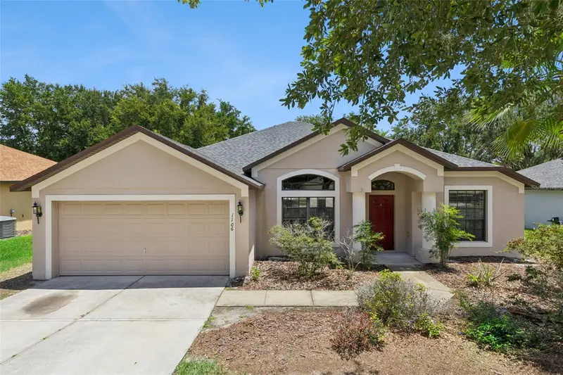 1106 Natural Oaks Dr, FL