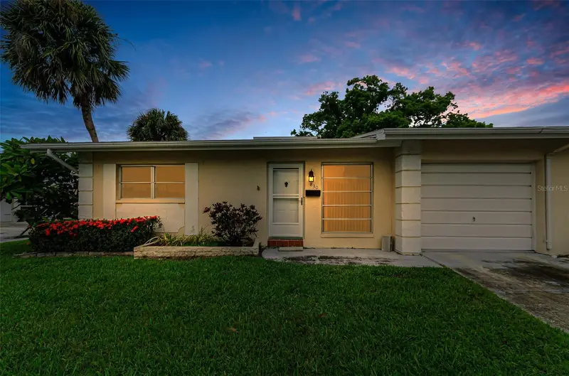 830 Cambridge Ct, FL
