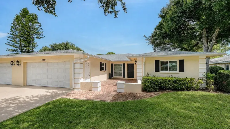 5621 Palm Aire Dr, FL