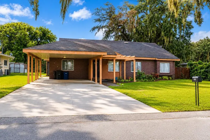 655 Pinecrest Dr, FL