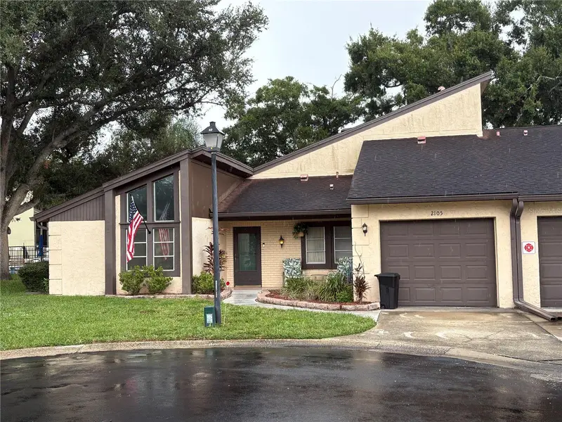 2101 Sunset Point Rd #2105, FL