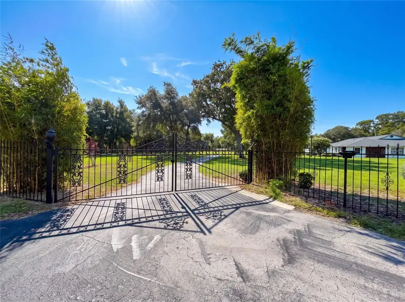 1 Cunningham Ln, FL