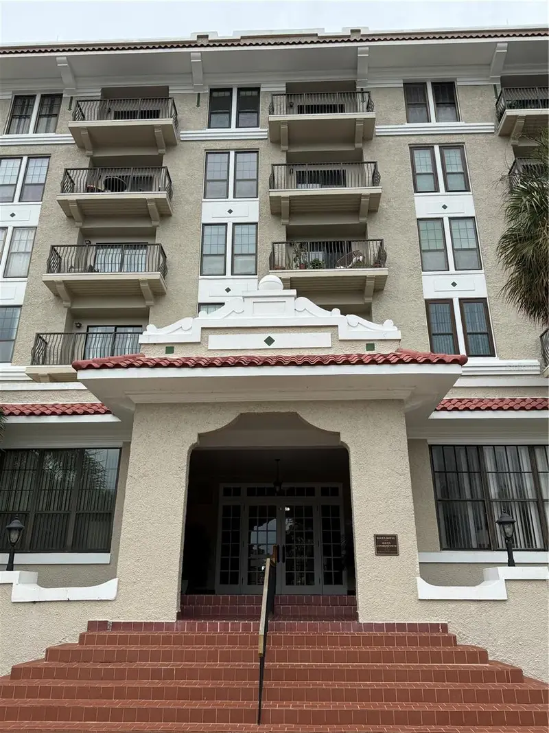235 6th St Nw #205, FL